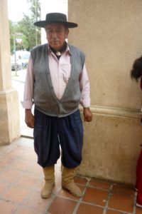 Gaucho en cajero automatico