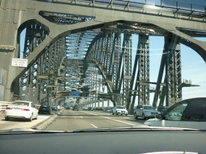 pasando por el puente